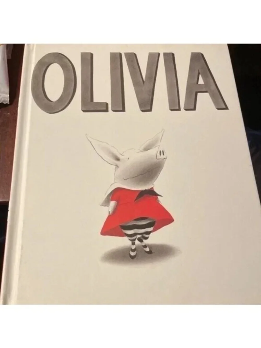 Vintage Olivia Pig Hardcover Childrens Book By Ian Falconer Atheneum Books 2000